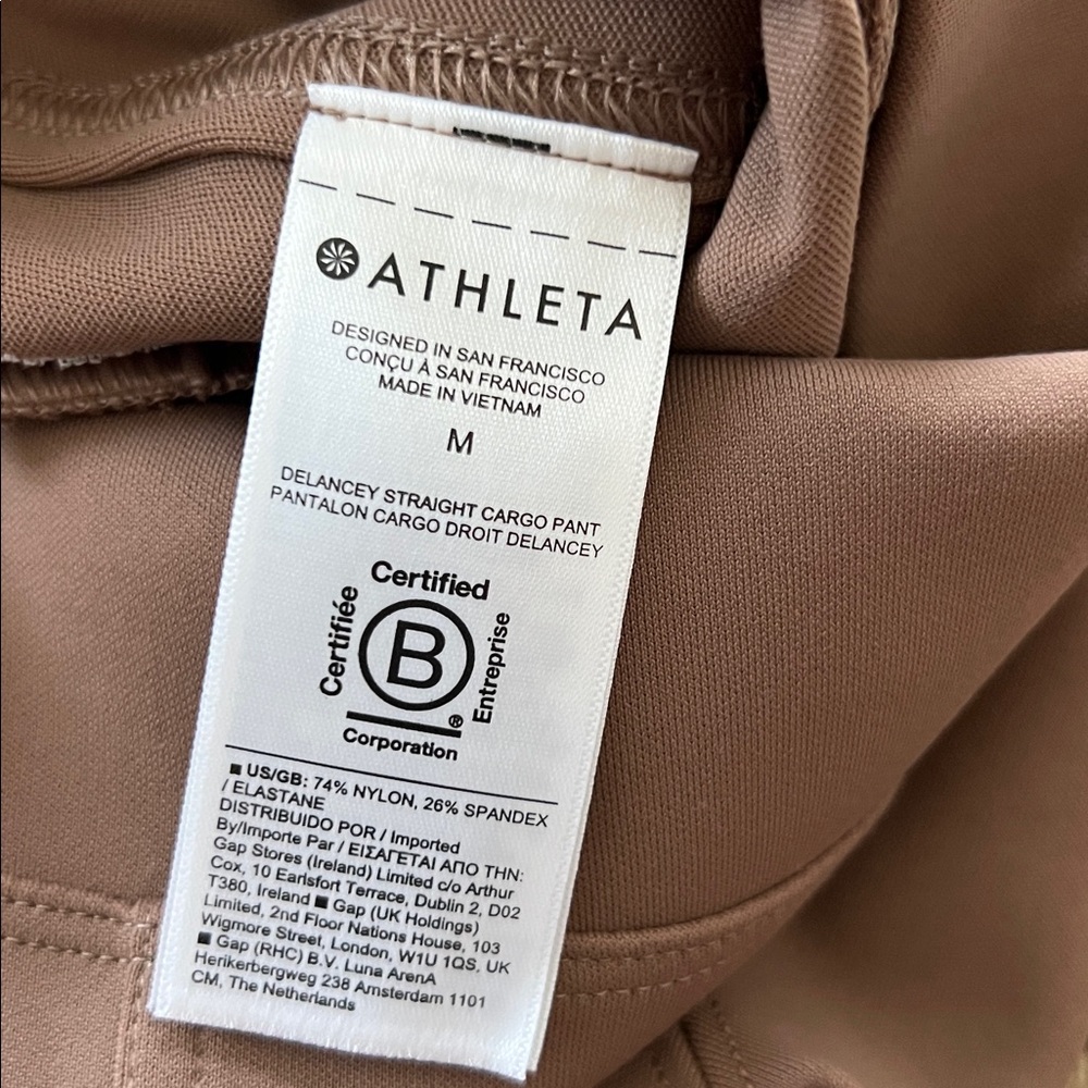 NWT Athleta Delancey Straight Cargo Pants . Size M - Picture 13 of 14
